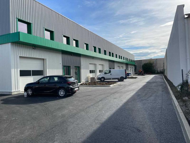Location Local d'activités 154 m² - Photo 1