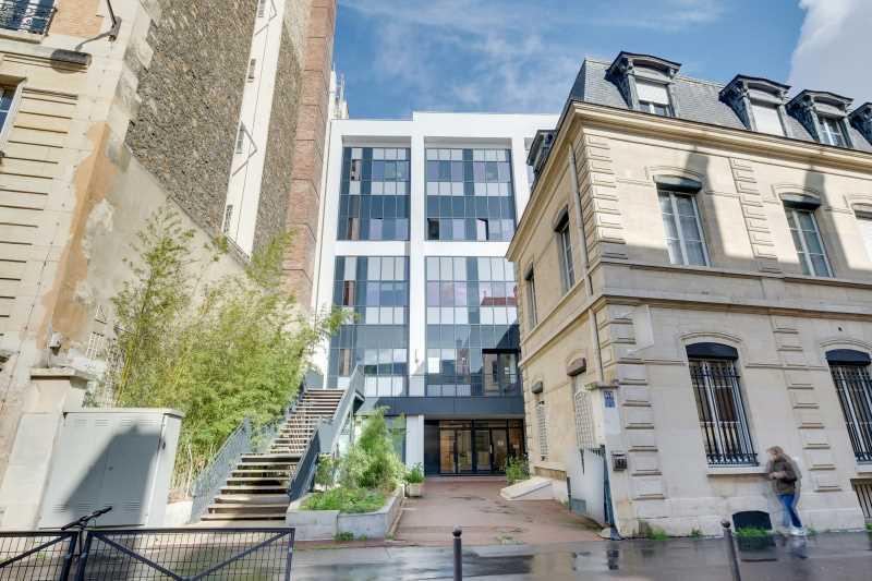 Location Bureaux 540 m² - Photo 1