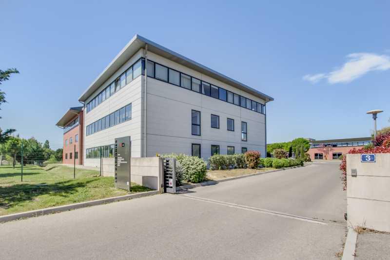 Location Bureaux 367 m² - Photo 1