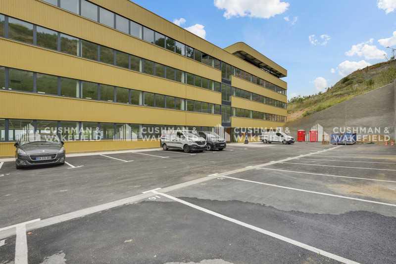 Location Bureaux 221 m² à 5 661 m² - Photo 1