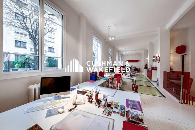 Location Bureaux 220 m² - Photo 1