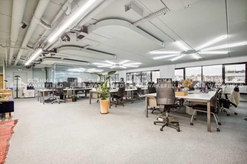 Location Bureaux 337 m² - Photo 1