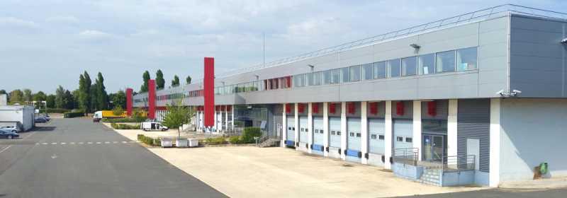 Location Entrepôt 8 577 m² - Photo 1