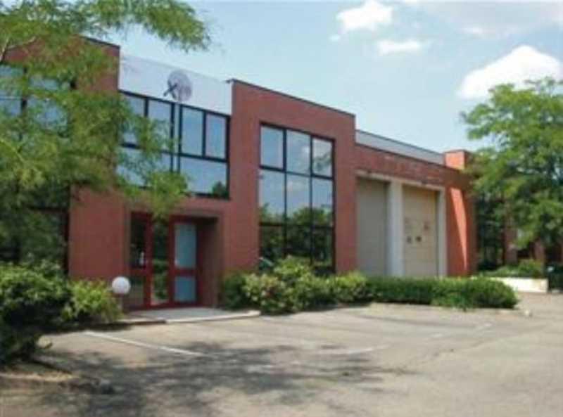 Location Local d'activités 844 m² - Photo 1