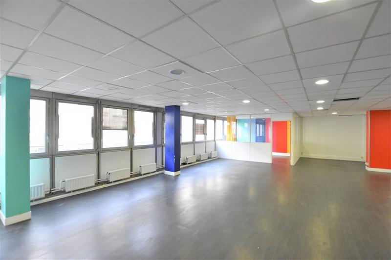 Location Bureaux 154 m² - Photo 1