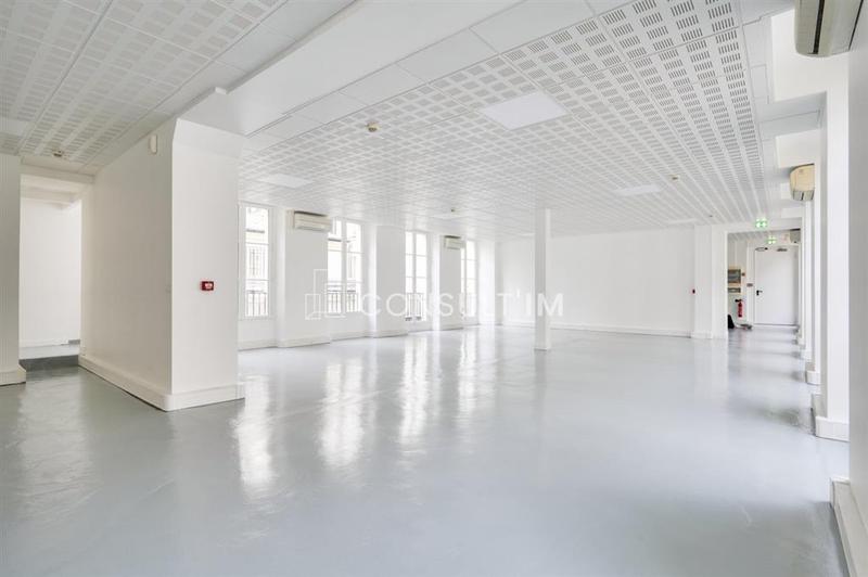 Location Bureaux 303 m² - Photo 1