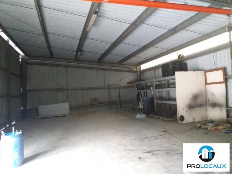 Location Entrepôt 244 m² - Photo 1