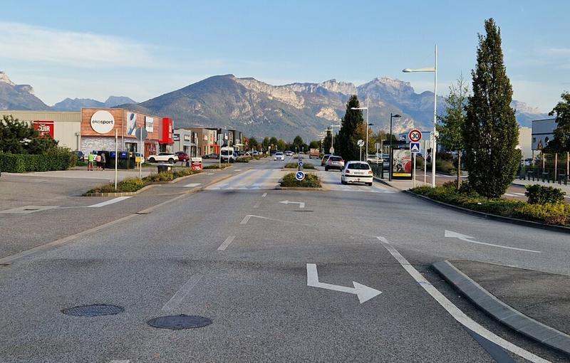 Location Commerce 491 m² - Photo 1