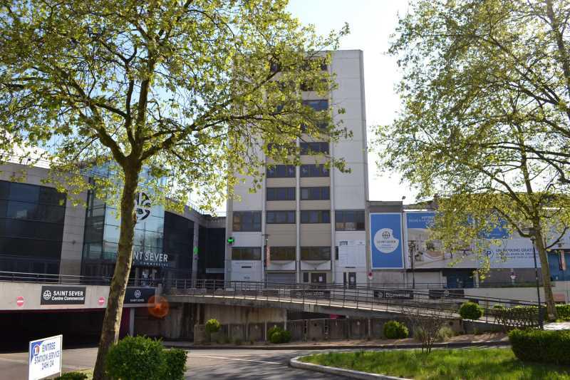 Location Bureaux 620 m² - Photo 1