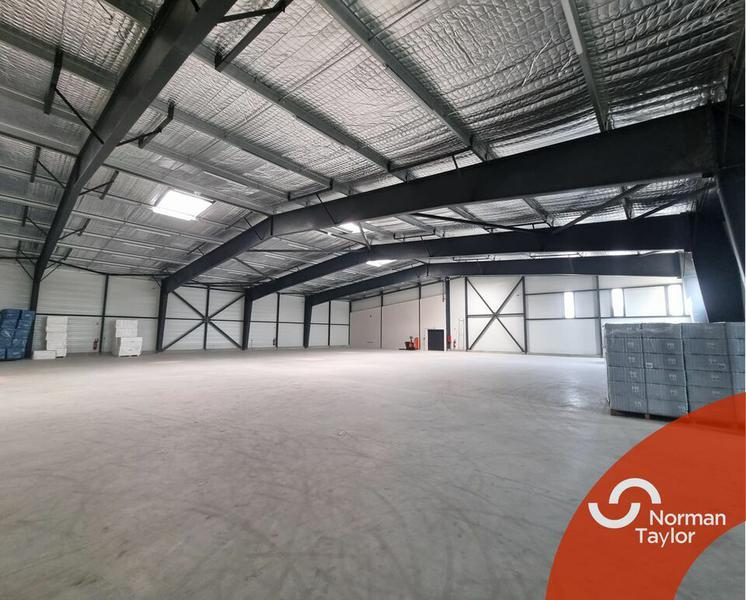 Location Local d'activités 1 320 m²