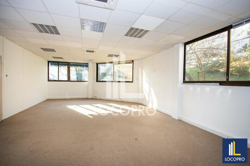 Location Bureaux 849 m²