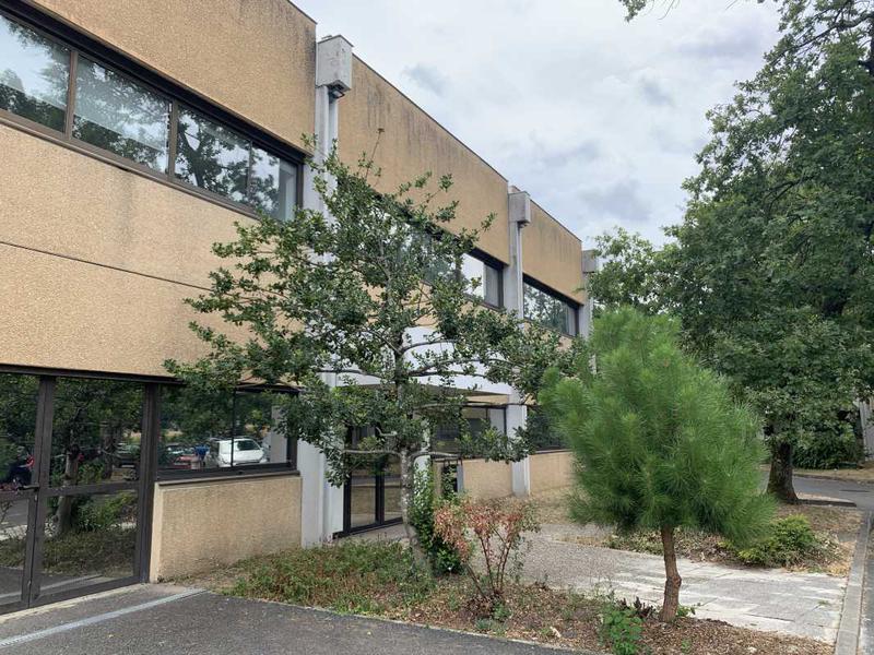 Location Bureaux 179 m² - Photo 1