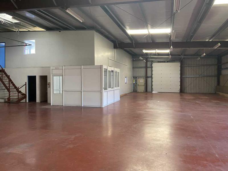 Location Local d'activités 742 m² - Photo 1