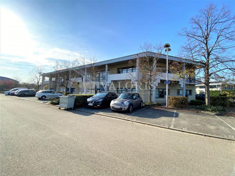 Location Bureaux 328 m² - Photo 1