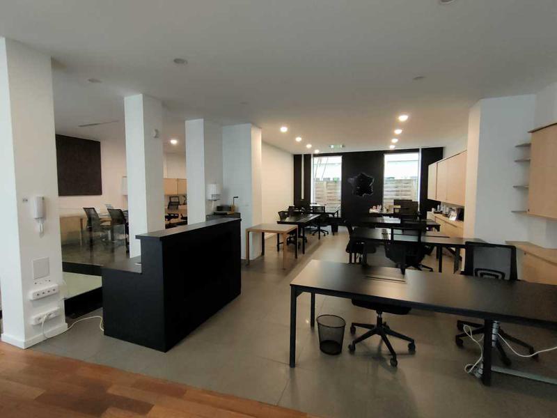 Location Bureaux 250 m² - Photo 1