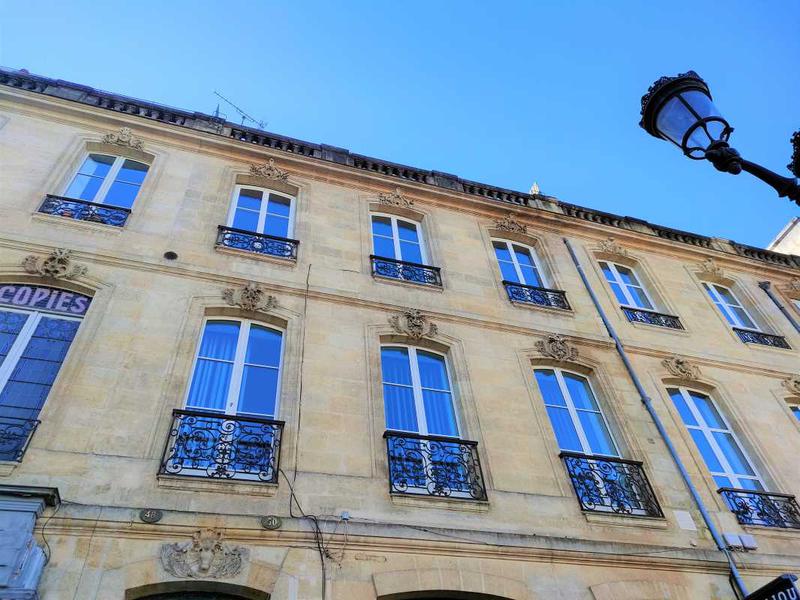 Location Bureaux 137 m² - Photo 1