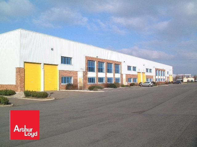 Location Local d'activités 240 m² - Photo 1