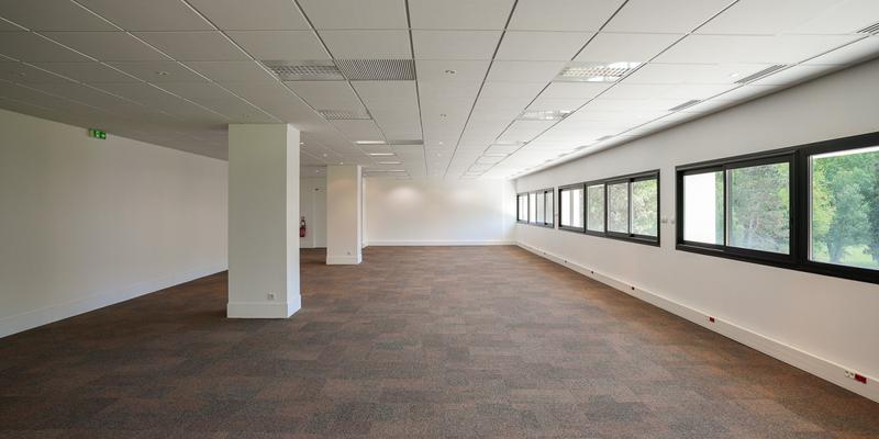 Location Bureaux 180 m² - Photo 1