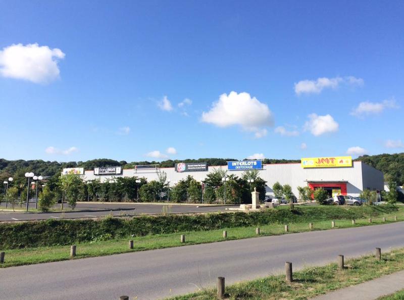 Location Commerce 300 m² - Photo 1