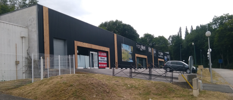 Location Commerce 300 m² - Photo 1