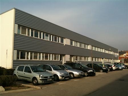 Location Local d'activités 426 m² - Photo 1