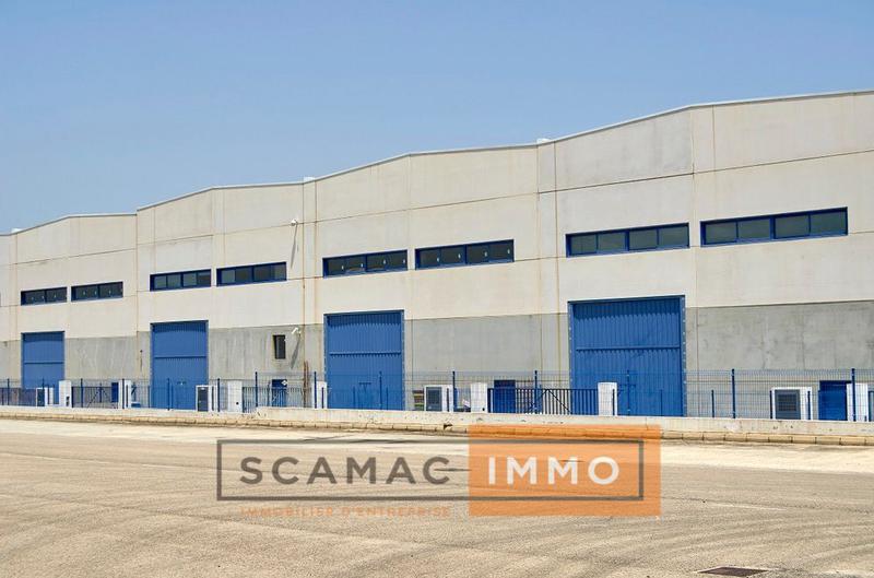 Location Entrepôt 250 m² - Photo 1