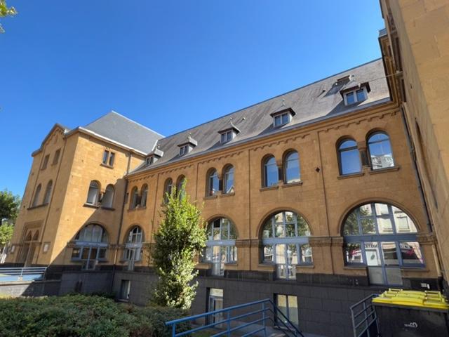 Location Bureaux 187 m² - Photo 1