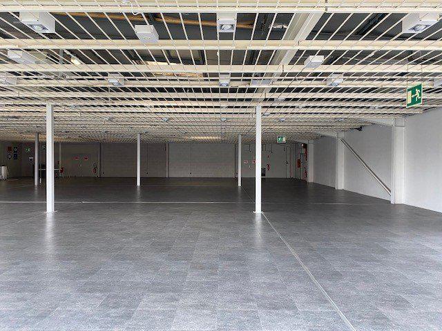 Location Commerce 830 m² - Photo 1