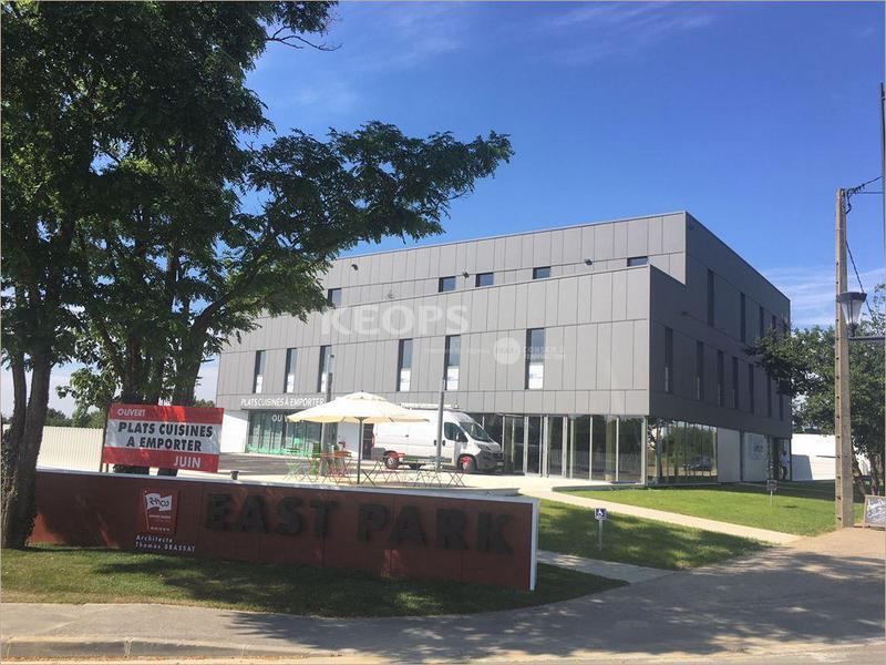 Location Bureaux 92 m² - Photo 1