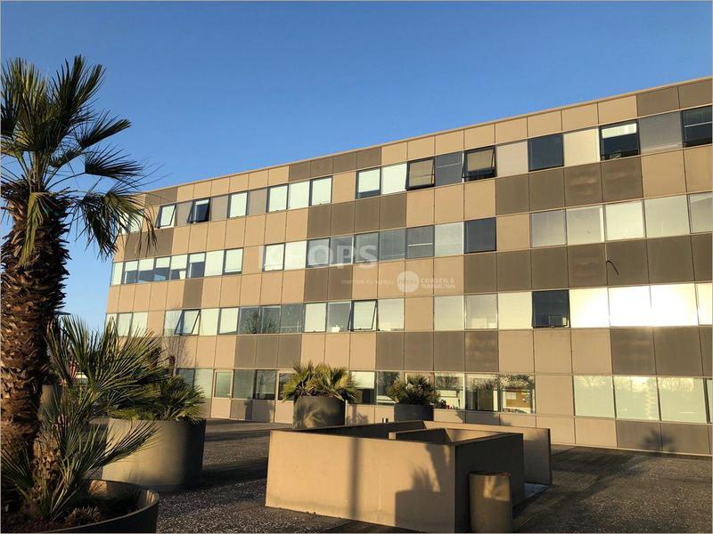 Location Bureaux 114 m² - Photo 1