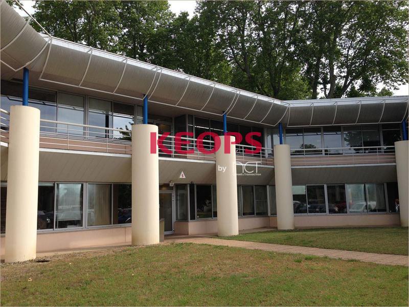Location Bureaux 422 m² - Photo 1