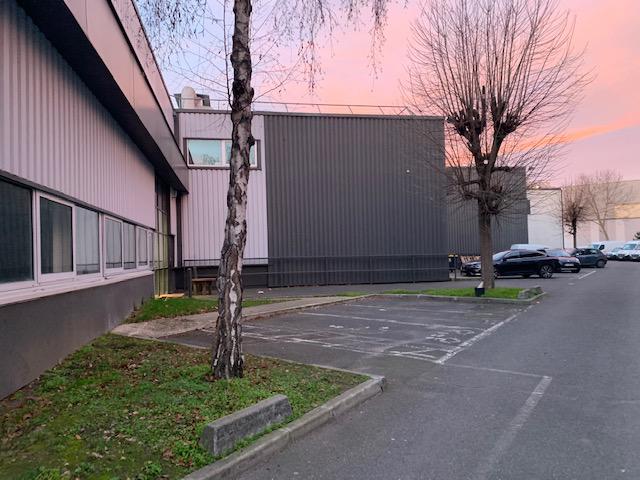 Location Entrepôt 470 m² - Photo 1