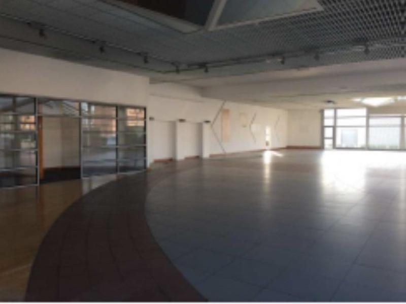Location Local d'activités 1 320 m²