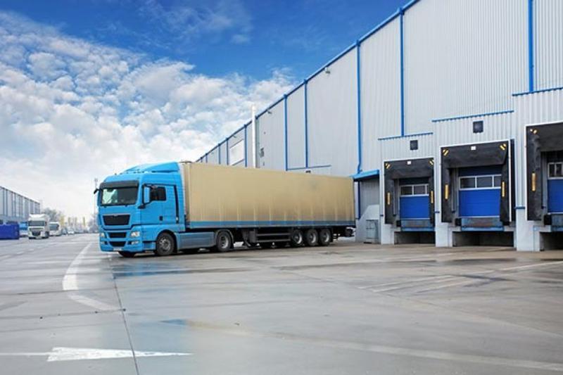 Location Local d'activités 200 m² - Photo 1