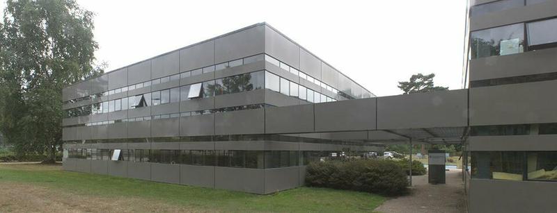 Location Local d'activités 200 m² - Photo 1