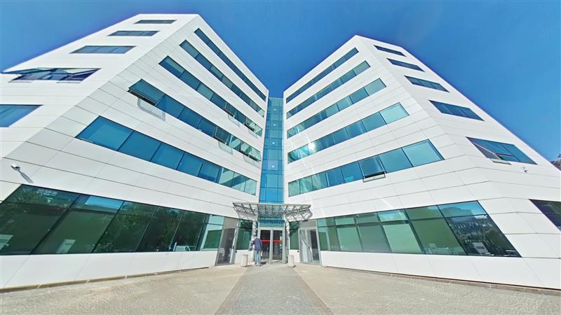 Location Bureaux 456 m² - Photo 1