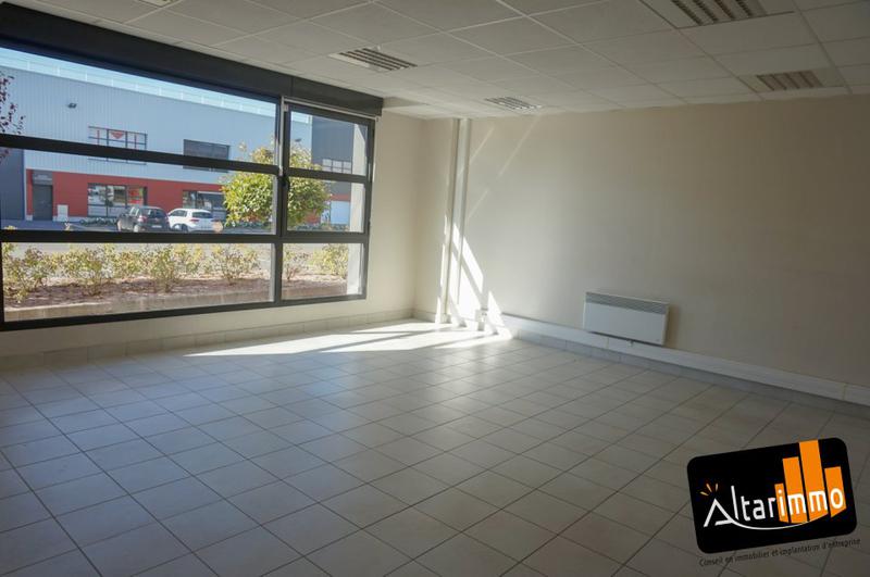 Location Local d'activités 210 m² - Photo 1