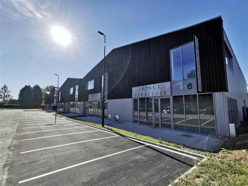 Location Entrepôt 333 m² - Photo 1