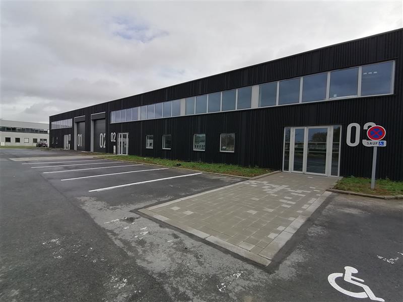 Location Entrepôt 490 m² à 699 m² - Photo 1