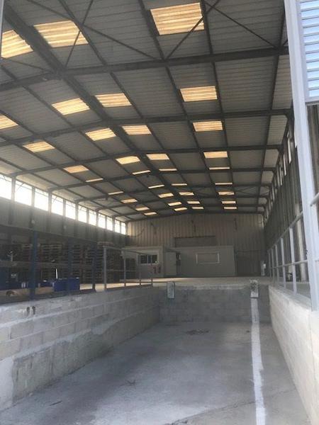 Location Entrepôt 450 m² - Photo 1