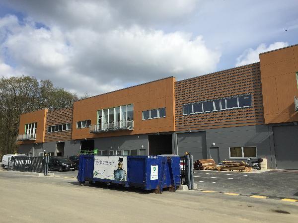 Location Local d'activités 635 m² - Photo 1