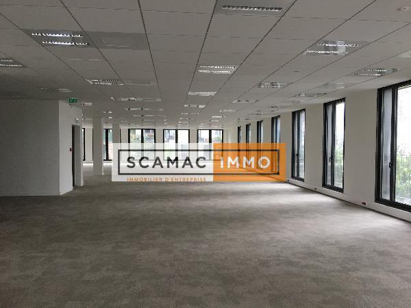 Location Bureaux 667 m² - Photo 1