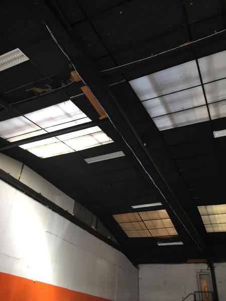 Location Entrepôt 330 m² - Photo 1