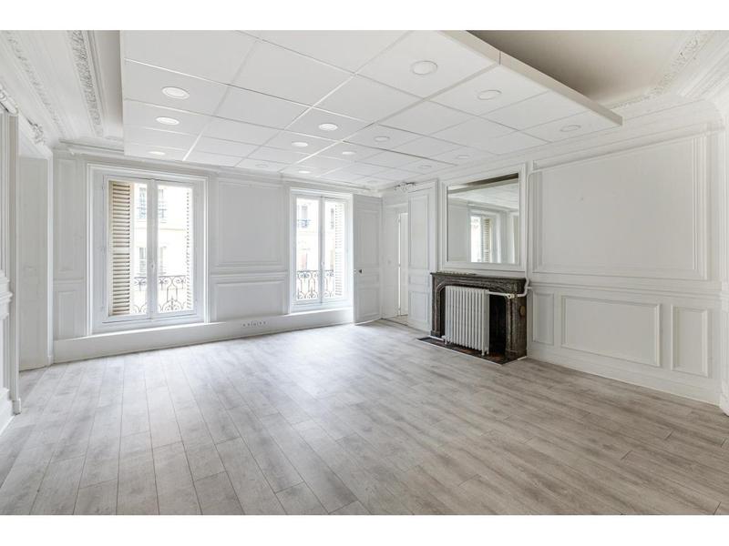 Location Bureaux 926 m² - Photo 1