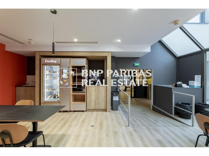 Location Bureaux 421 m² - Photo 1