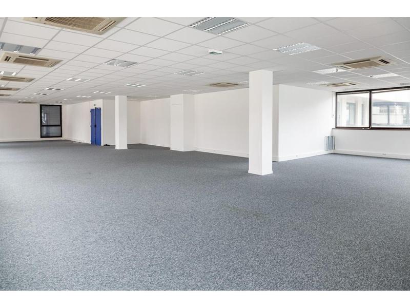 Location Bureaux 190 m² - Photo 1