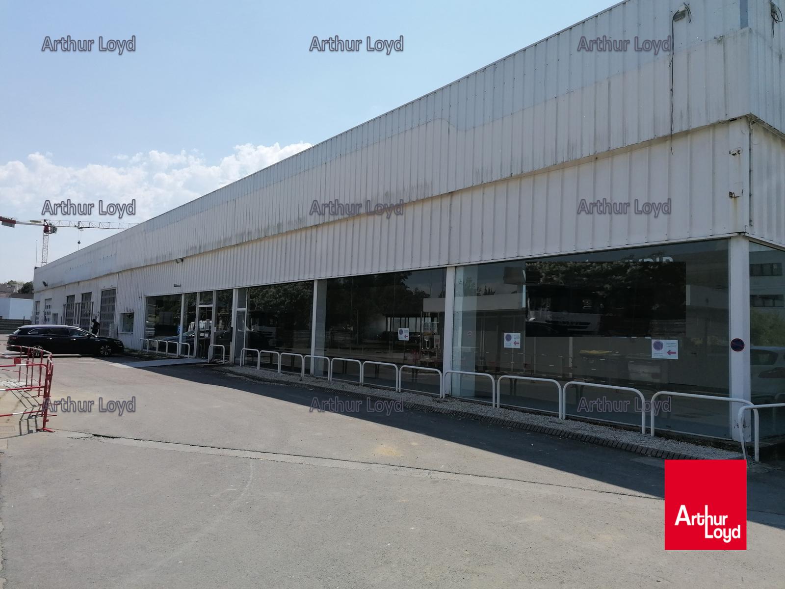 Location Commerce SaintGrégoire 35760 2 400m²