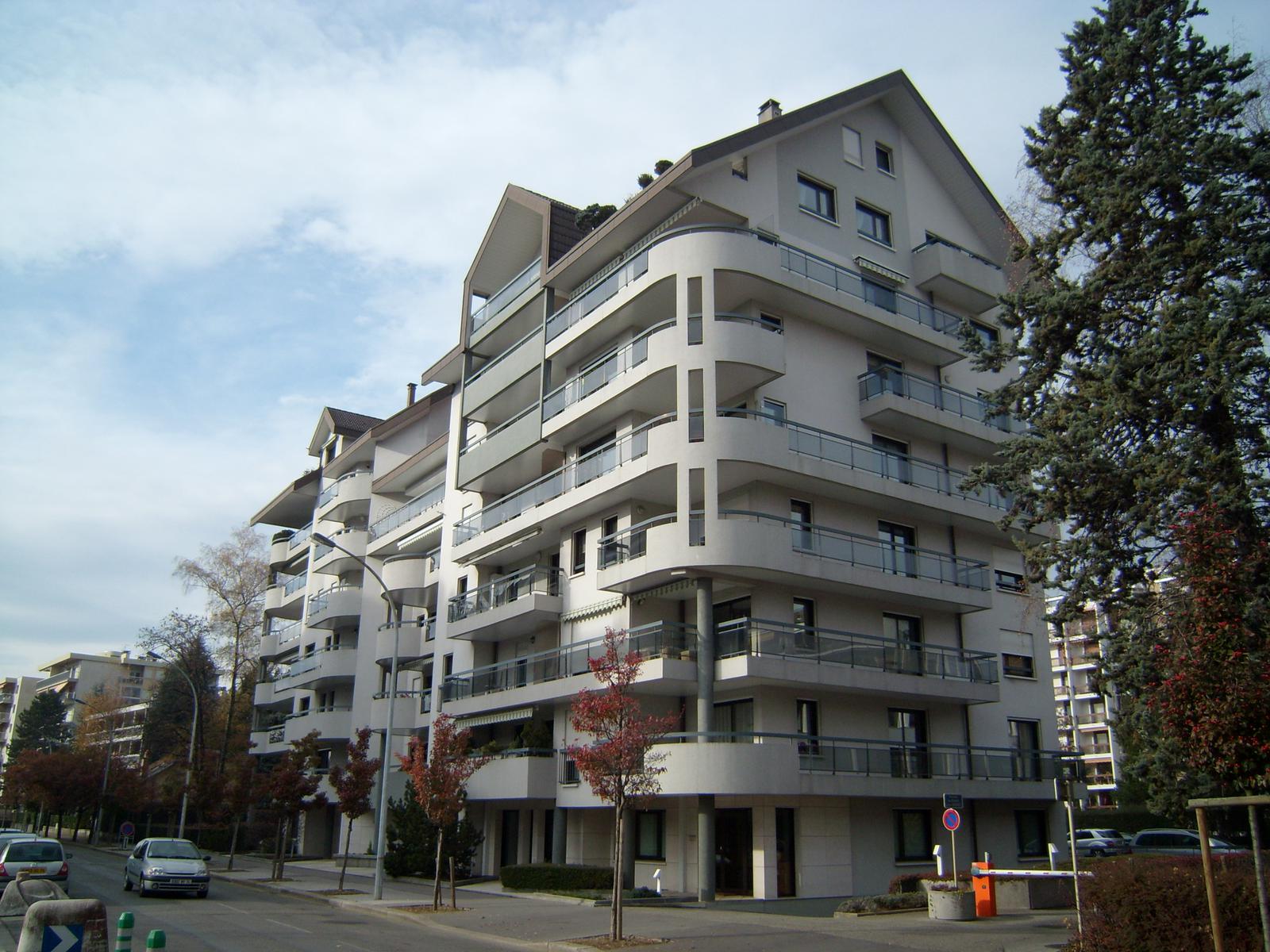 13 Rue De Rumilly 74000 Annecy Location Commerce Annecy 74000 73m² – BureauxLocaux.com