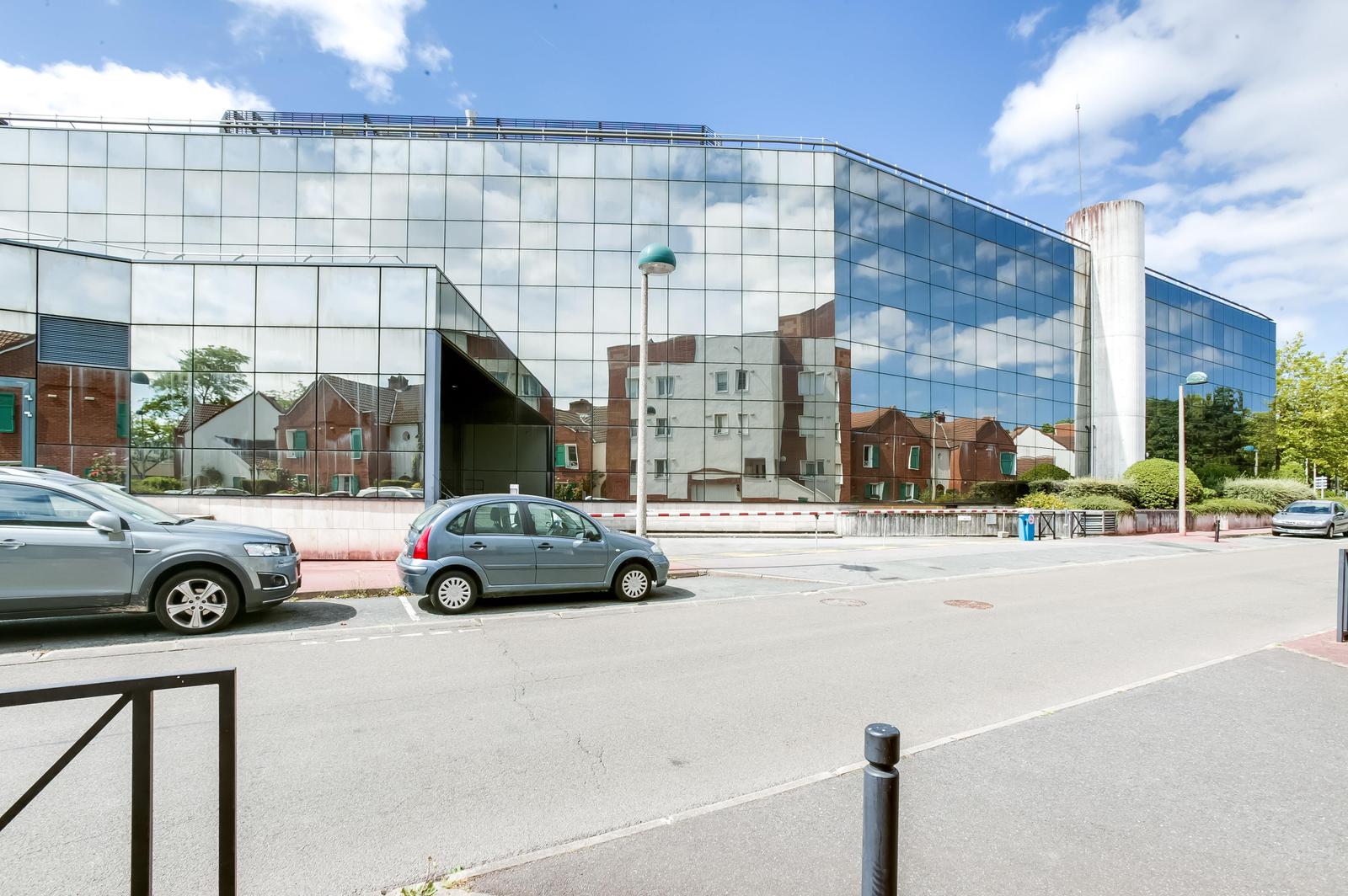 Location Bureau Guyancourt 78280 4 631m² – BureauxLocaux.com